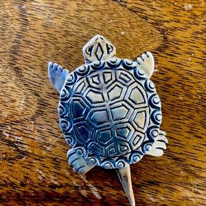 Turtle brooch